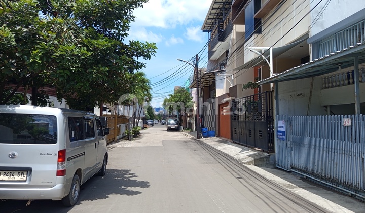 Turun Harga !!! Rumah Tua di Muara Karang, Hitung Tanah Saja.... di Belakang Superindo..... 2