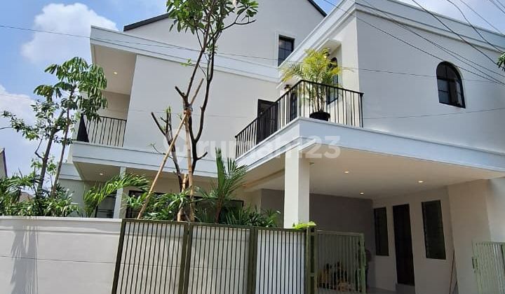 Jual Cepat Rumah Baru Posisi Huk Di Kencana Loka Bsd.... Shm... 2