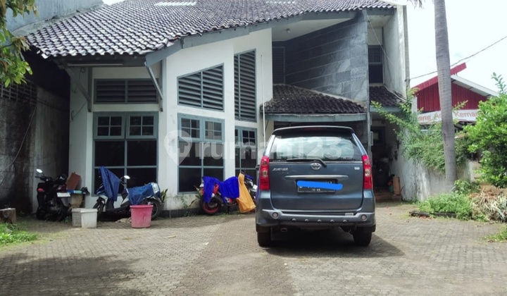 Turun Harga (Lagi) !!! Rumah Ex Kantor 2 Lantai di Jln H. Nawi Raya, Jaksel.... Hitung Tanah Saja !!!