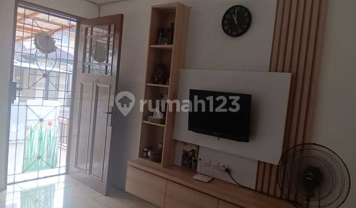 Jual Cepat !!! Rumah 2 Lantai Di Taman Parahyangan Lippo Karawaci... Rumah Bersih & Cantik.....