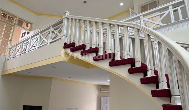 NEW RENOVATED SEMI FURNISHED HOUSE IN SATELIT INDAH !! 2