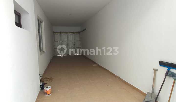 2.5-Story Building House on Ngagel Jaya Street, Surabaya 2