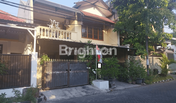 RUMAH 2,5 LANTAI DI BARATA JAYA SURABAYA 1