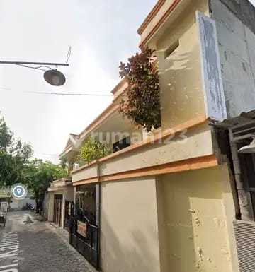 Large 2.5-Story House Suitable for Residence, Boarding, or Office in Wisma Tropodo Housing, Sidoarjo 2