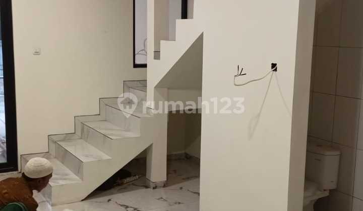 RUMAH MEWAH NEW GRESS 2 LANTAI DI RUNGKUT MAPAN SURABAYA
