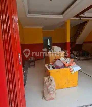 Two-Story Shop House Main Road Strategic Location on Dr. Wahidin Sudirohusodo Street, Gresik 2