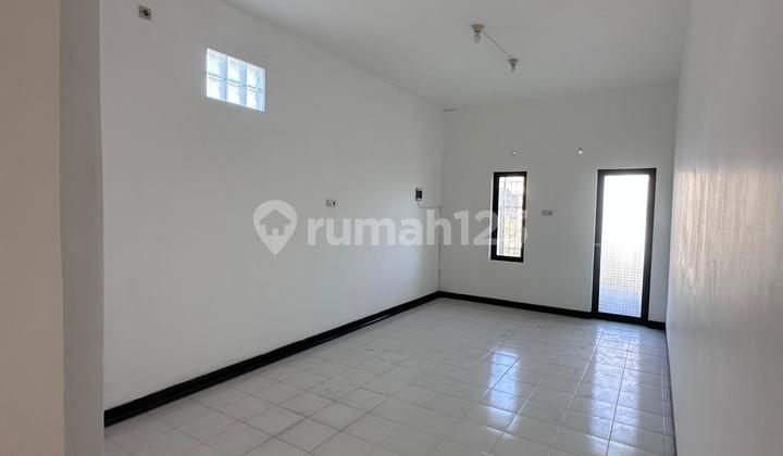 2-Story Shop House on Jalan Raya Petemon Kali Sawahan Surabaya 2