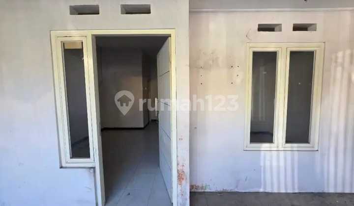 1-STORY HOUSE IN SINAR AMERTA MEDAYU HOUSING ESTATE, SURABAYA