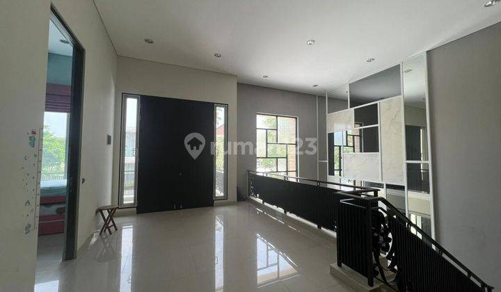 Rumah 2 Lantai Bagus Furnished The Mansion di Pakuwon Indah, Surabaya 2
