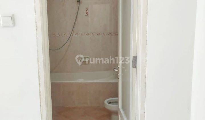 Rumah 2 Lantai Bagus Furnished di Pakuwon City, Surabaya 10