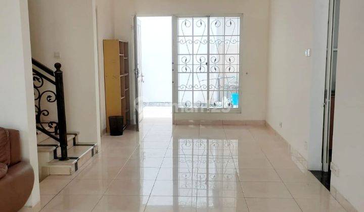 Rumah 2 Lantai Bagus Furnished di Pakuwon City, Surabaya 14