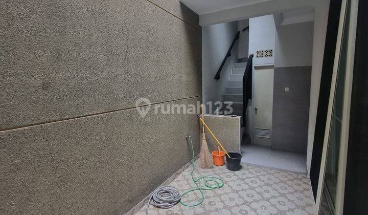Rumah 2 Lantai Bagus di Sutorejo, Surabaya Mulyosari Cocok Untuk Showroom 5