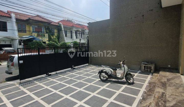 Rumah 2 Lantai Bagus di Sutorejo, Surabaya Mulyosari Cocok Untuk Showroom 14