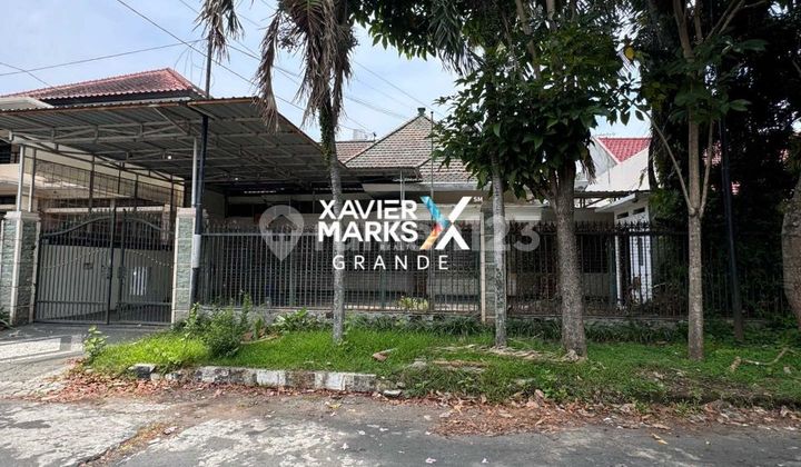 For Rent 2-Story Commercial House Main Road Axis Malang City