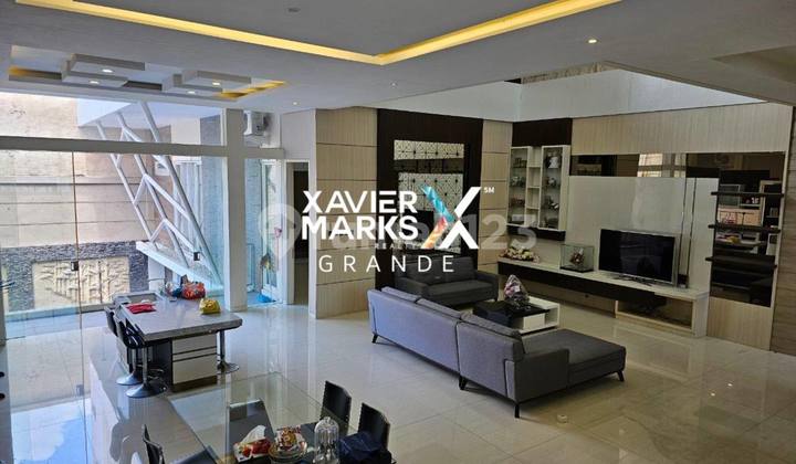 Dijual Rumah Mewah Full Funrished 3 Lantai Ada Kolam Renang di Istana Dieng, Malang 2