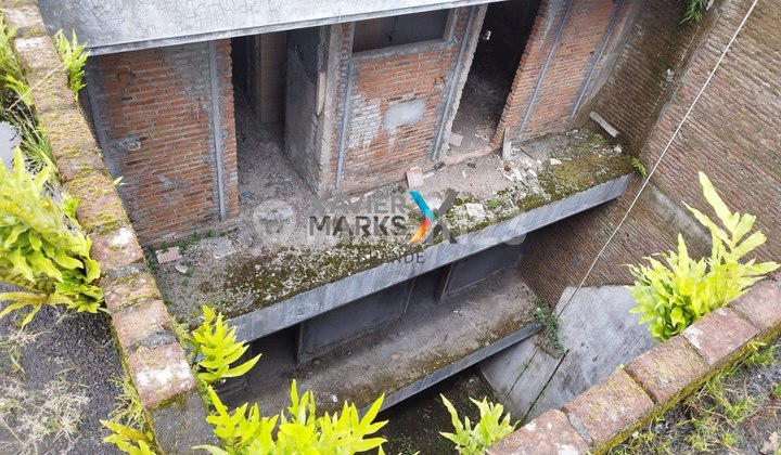 For Sale: Mountain Area House Building in the Center of Malang City 2