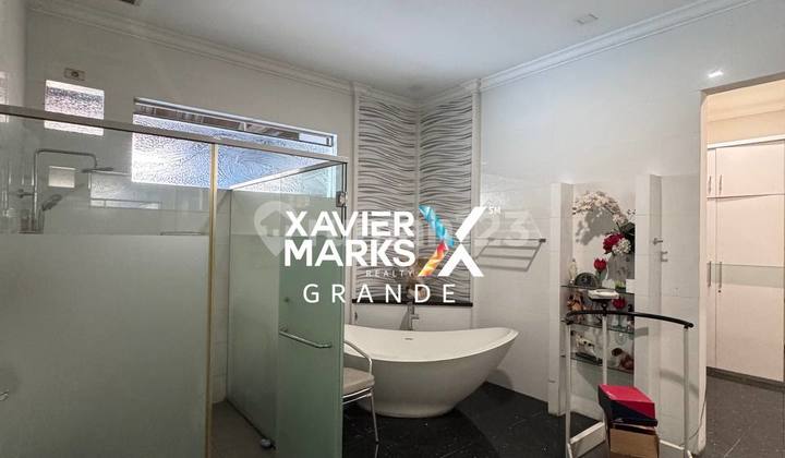 For Sale Classic Modern Fully Furnished House on Jalan Pulau Pulau, Malang City 2