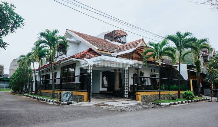 Rumah Hook Semi Furnished di Tengah Kota Malang 1