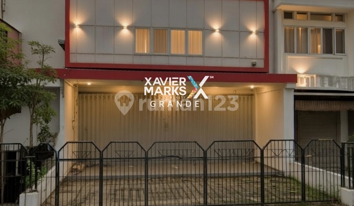 For Rent Strategic Shop House in the Center of Malang City