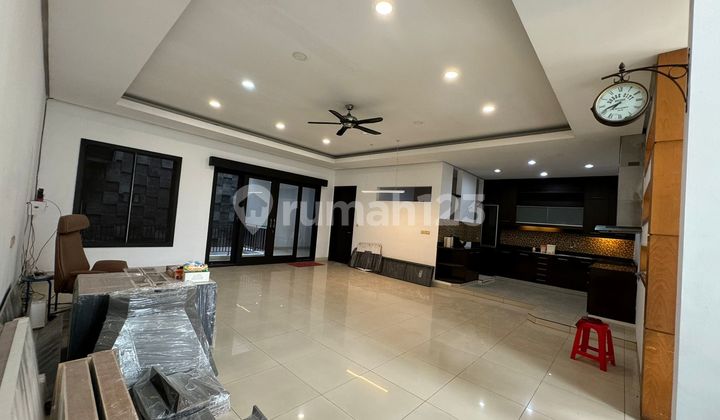 Luxury ! Rumah Grisenda 3 Lantai Semi Furnished Mewah 2