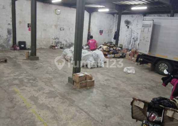 AXL! FRONT ACCESS TOLL GATE! Beside the main road!! Strategic building in West Cikarang, 410m2 in size.