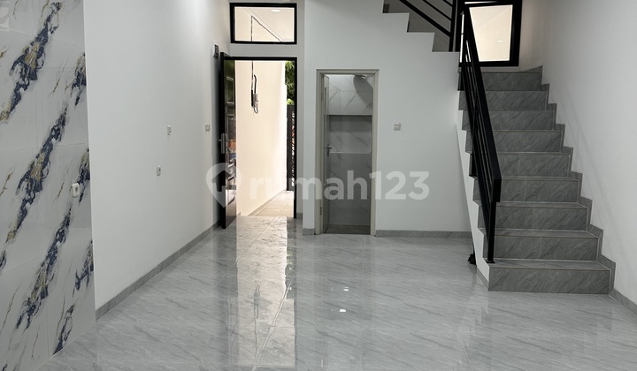 Minimalist New House in Tanjung Duren Jakarta S8646 2