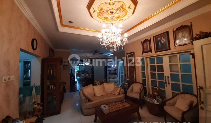 Rumah Classic dan Estetik 2 Lantai di Condet, Jakarta Timur S7785 Rumah Classic dan Estetik 2 Lantai di Condet, Jakarta Timur S7785