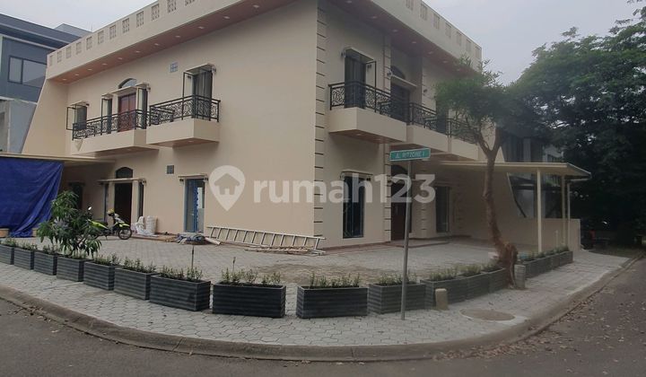 For rent. Ritzone corner house in BSD, 2 floors. 2