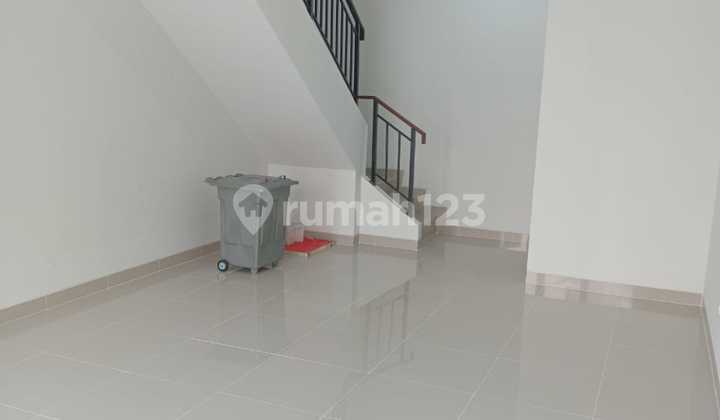 For rent. 2-story shop house. Facing the street at Lago Street. 2