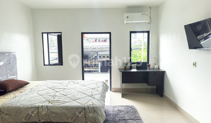 Active Boarding House, Negotiable Price, Strategic Location in Matraman, East Jakarta 1