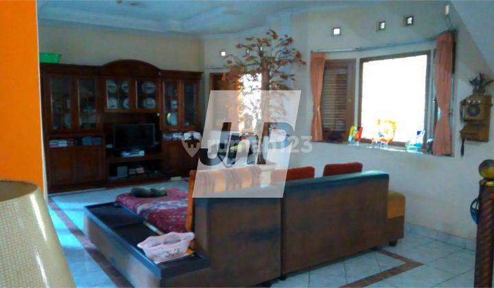 Rumah 5 Kamar Tidur di Jl Yupiter, Margahayu Raya 1
