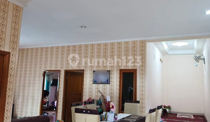 Rumah dan Tempat Usaha di Alun-Alun Bandung