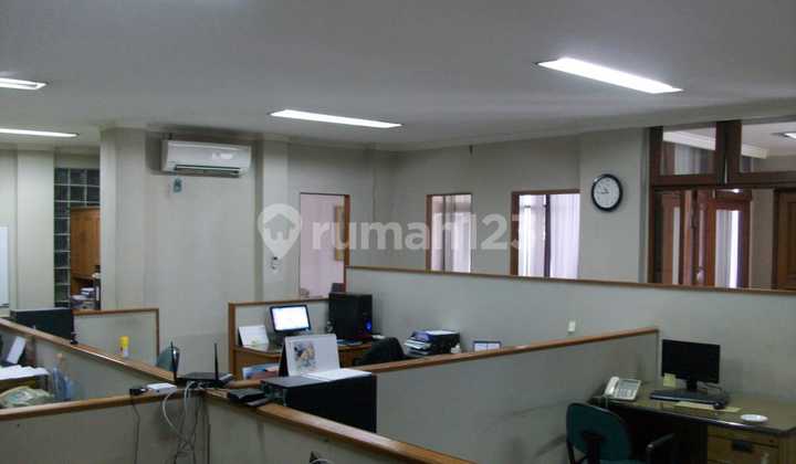 Gedung Kantor 3 Lantai di Sayap Gatot Subroto Bandung Gedung Kantor 3 Lantai di Sayap Gatot Subroto Bandung
