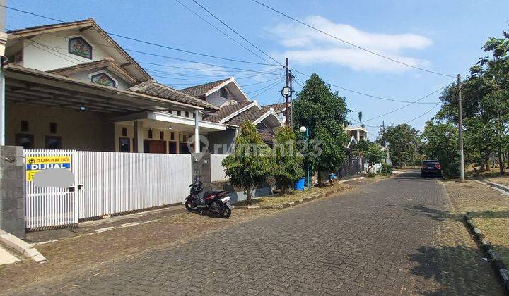 Dijual Rumah Strategis Depan Lapangan Tennis, Komp Gading Regency 1