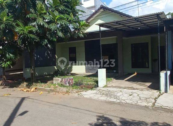 Dijual Rumah Depan Lapangan Tennis di Sari Bunga Bakung Residence 1