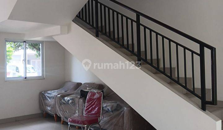 Disewakan Rumah Semi Furnished 3kt di Cluster Amanda Summarecon 2