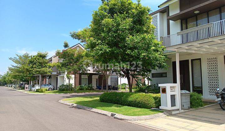 Dijual Rumah Corner, Selangkah Ke Kolam Renang Cluster,summarecon 1