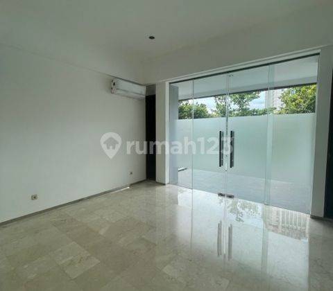 Disewakan Rumah di Senopati Area Jakarta Selatan 14