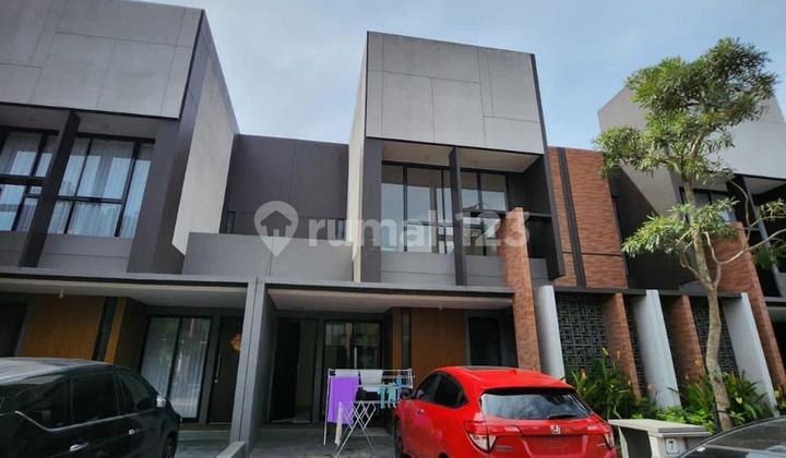 DIJUAL RUMAH 2 LANTAI DI SUVARNA SUTRA CIKUPA
