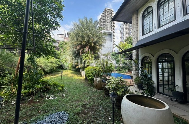 IJUAL RUMAH MEWAH FULLY FURNISHED BAGUS DI KEMANG AREA