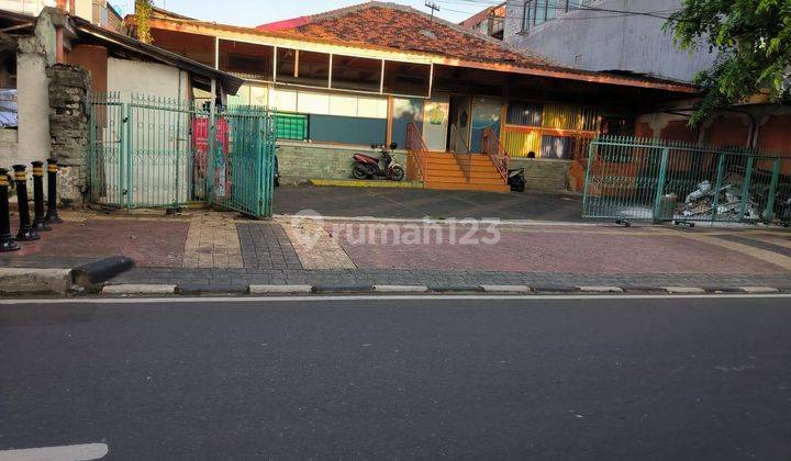 Disewakan Rumah Bisa Untuk Kantor Area Tebet, Luas 688m² 1