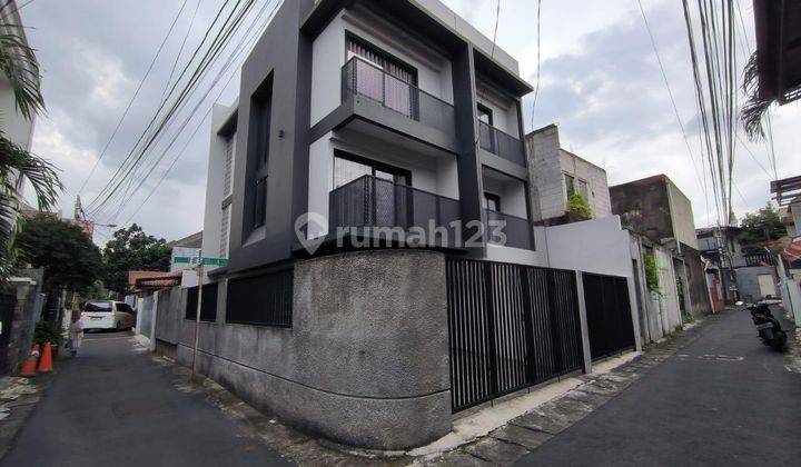 Rumah Fullfurnish 3 Lantai Strategis Dekat Stasiun Ka Tebet 2