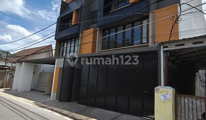 Dijual Townhouse Eksklusif Kemang Selatan - Ada Lift & Pool Dijual Townhouse Eksklusif Kemang Selatan - Ada Lift & Pool