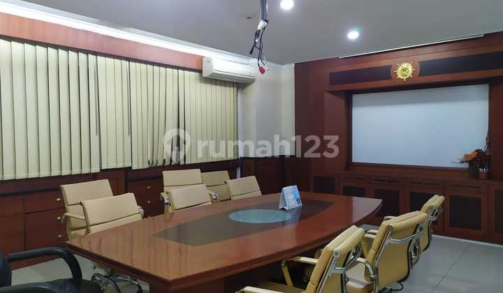 Disewakan Gedung Di Jalan Kramat Raya - Lokasi Strategis 