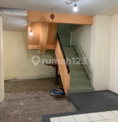 For Rent Strategic Shop House in Old Town, West Jakarta 2