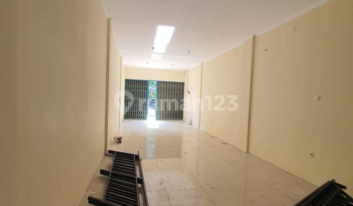 Strategic Green Ville Shop House, 4 Floors, Business Ready Strategic Green Ville Shop House, 4 Floors, Business Ready