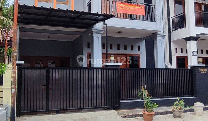 Disewa Rumah dua lantai di Tebet Barat Jakarta Selatan 2