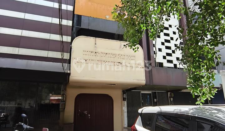 Shop House for Rent in Kebayoran Lama - Strategic Location!