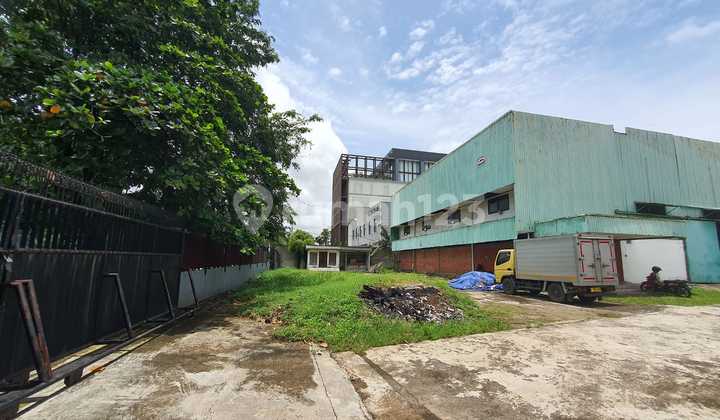 Large Warehouse & Ready to Use, Suitable for Logistics & Distribution