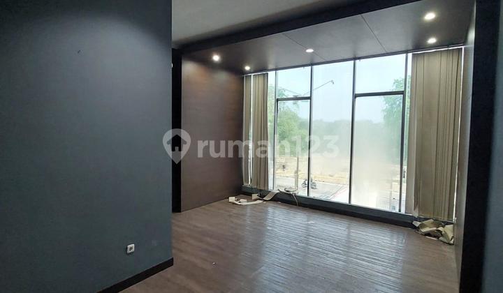 3-Story Connected Shop House - Super Strategic Location 2